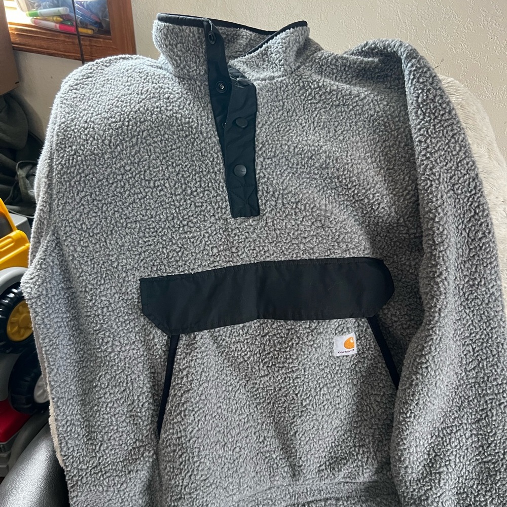 Cardhardt pull over never worn
